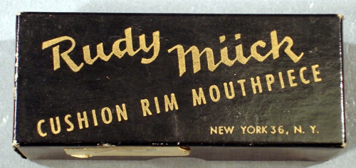 Muck mouthpiece box